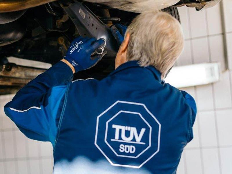 Haupt- und Abgasuntersuchung durch TÜV Süd bei Auto Niedermayer GmbH in Neukirchen